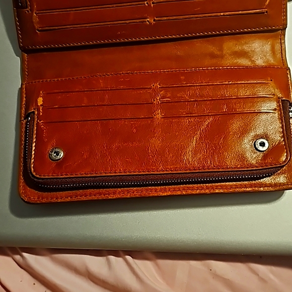 Tous Designer Ladies Wallet. Tan,Leather, 2 Separate Zip Compartments, Snap Clos - Picture 7 of 8